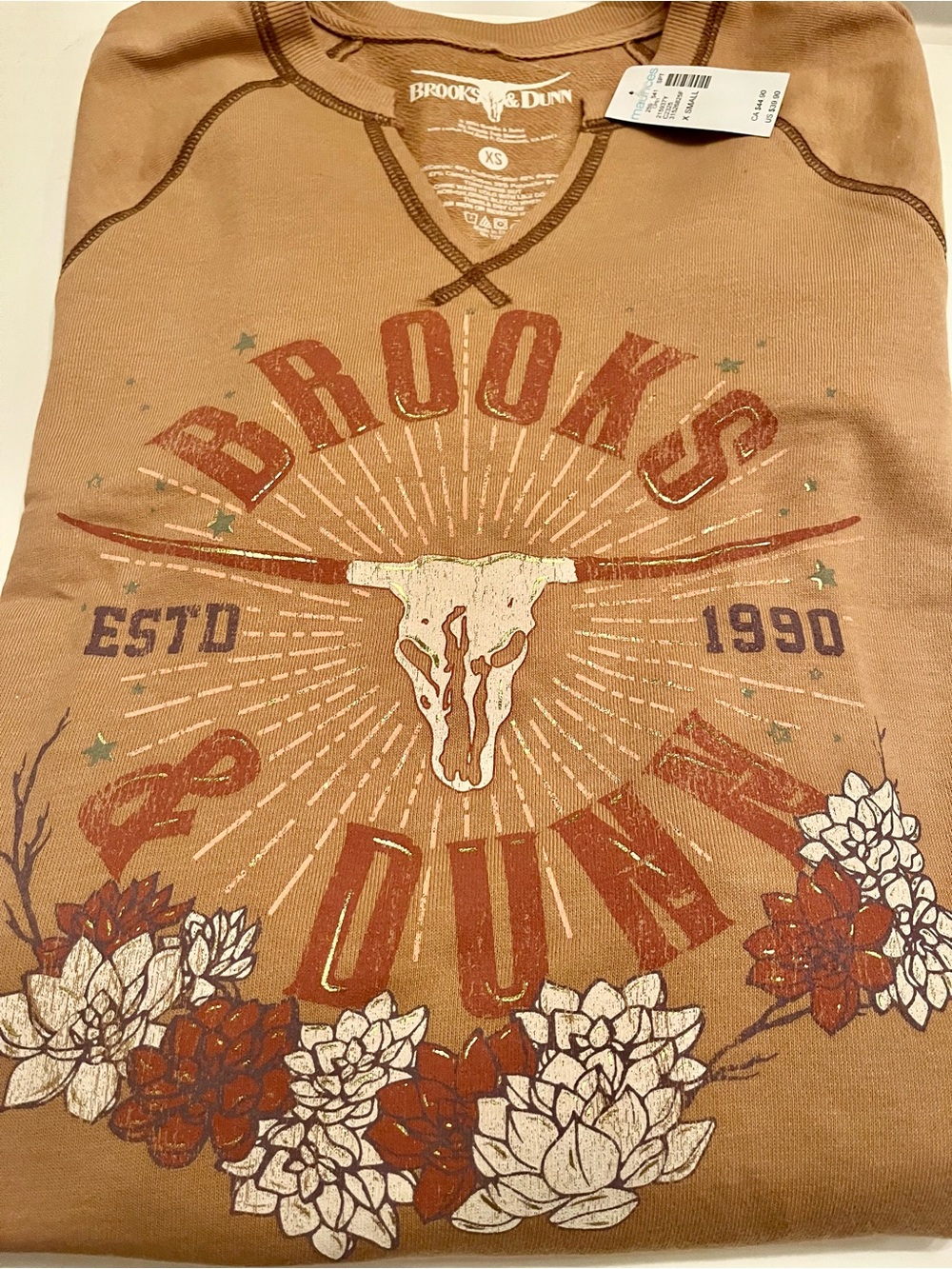 Brooks & Dunn Country Women’s V-Neck Graphic Sweatshirt in Tan - Picture 3 of 5